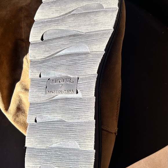 Sz 7 Mukluk Boots-can be worn high or folded over - Picture 9 of 11